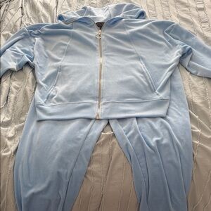 Light Blue Zip-Up Women’s Sweatshirt Set Size Large Selling for $15!